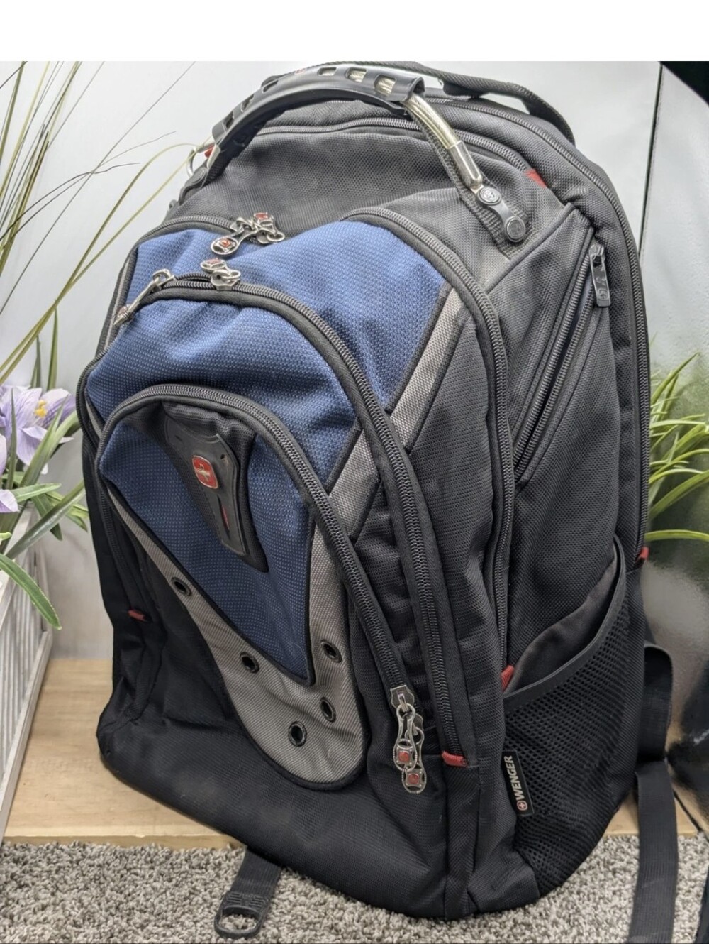 Wenger Ibex Black Gray 4 Pocket Hiking Backpack Padded Divider For 17" Laptop